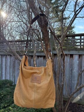 Hide in Hands 🇨🇦 Original bucket bag purse. Mustard Yellow with Floral Lining.